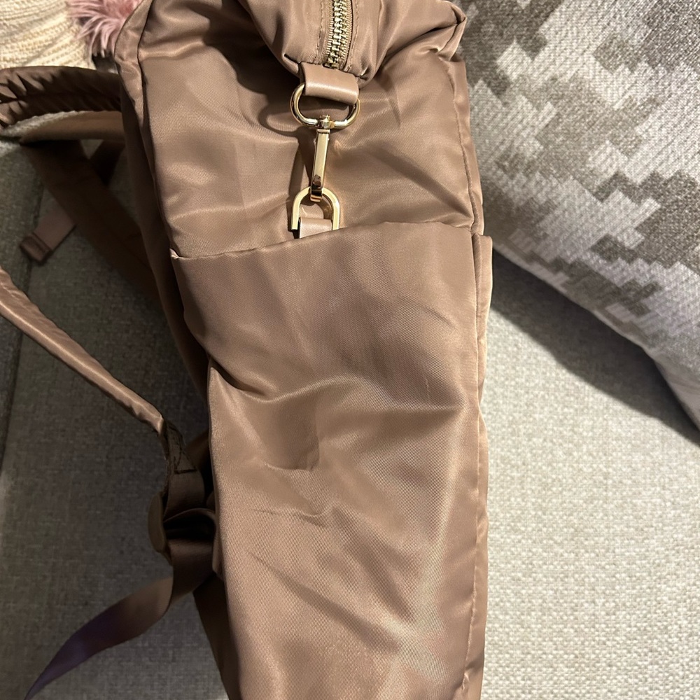 Backpack - Picture 3 of 7
